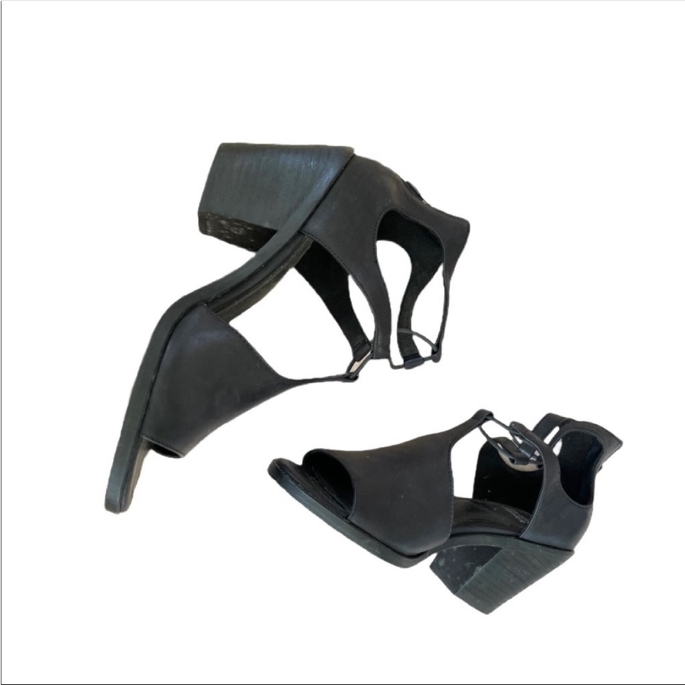 Eileen Fisher black peep toe heels shoes leather 7 1/2